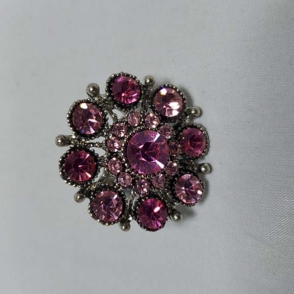Fuschia rhinestone cocktail ring - Picture 4 of 4